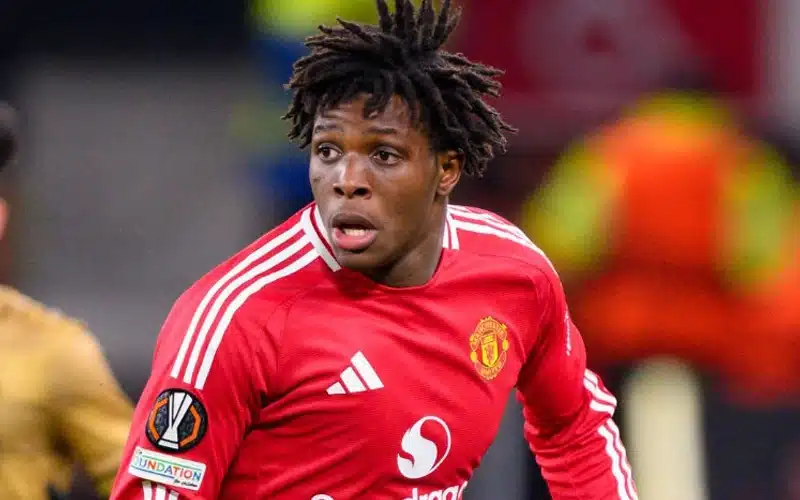 Hậu vệ MU được ca ngợi nhờ hành động đẹp